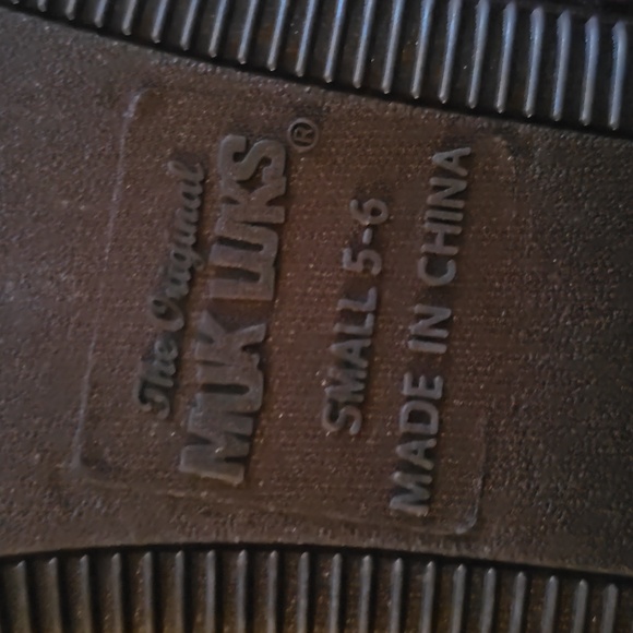 MUK LUKS BRAND WOMENS BLACK & RED SLIPPERS SIZE SMALL 5-6 - Picture 11 of 13